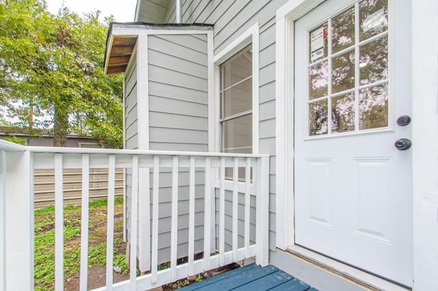 320 E Murrill Street, Baytown, TX 77520