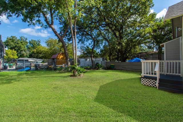 320 E Murrill Street, Baytown, TX 77520