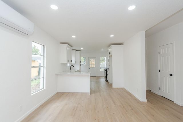 320 E Murrill Street, Baytown, TX 77520