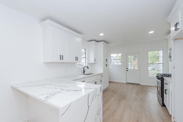 320 E Murrill Street, Baytown, TX 77520