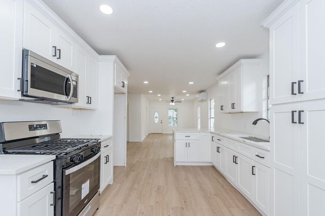 320 E Murrill Street, Baytown, TX 77520