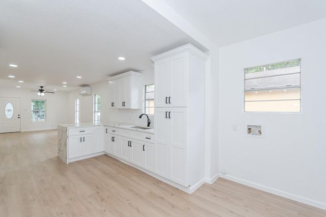 320 E Murrill Street, Baytown, TX 77520