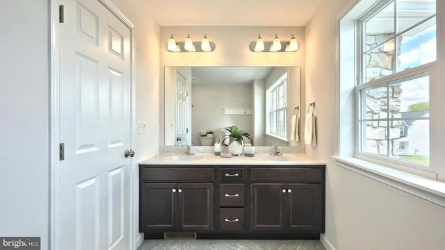 110 FLINT DR, Manheim, PA 17545