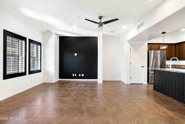 3935 E ROUGH RIDER Road 1240, Phoenix, AZ 85050