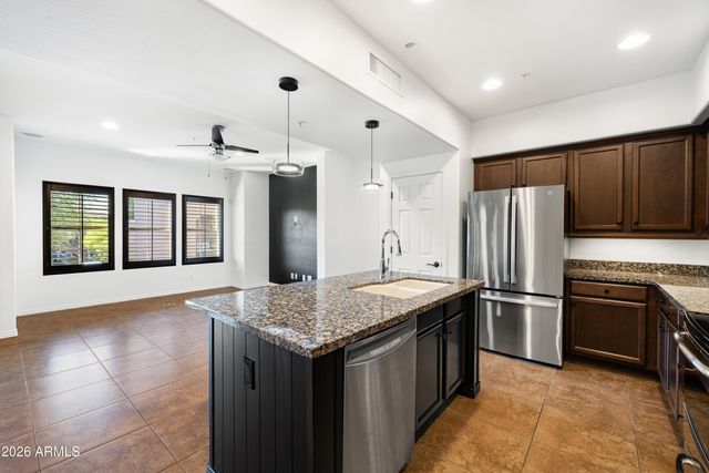 3935 E ROUGH RIDER Road 1240, Phoenix, AZ 85050