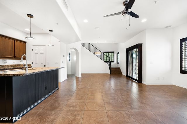 3935 E ROUGH RIDER Road 1240, Phoenix, AZ 85050