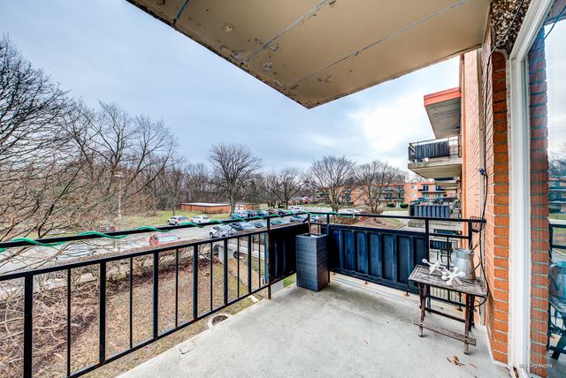 940 Holbrook Road 33B, Homewood, IL 60430