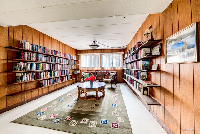 940 Holbrook Road 33B, Homewood, IL 60430