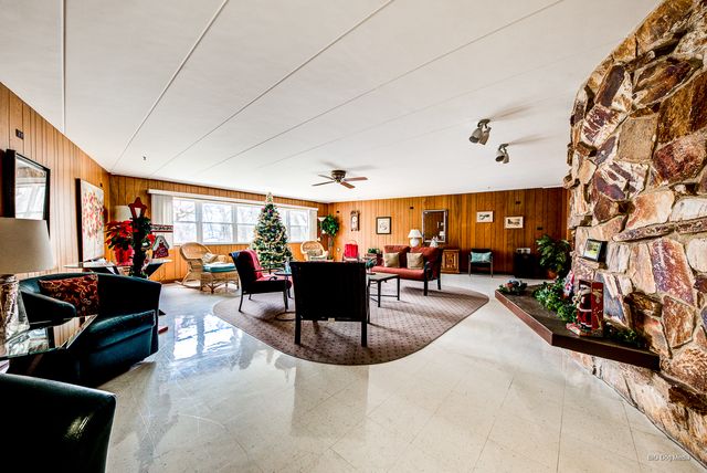 940 Holbrook Road 33B, Homewood, IL 60430