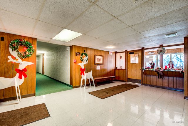 940 Holbrook Road 33B, Homewood, IL 60430