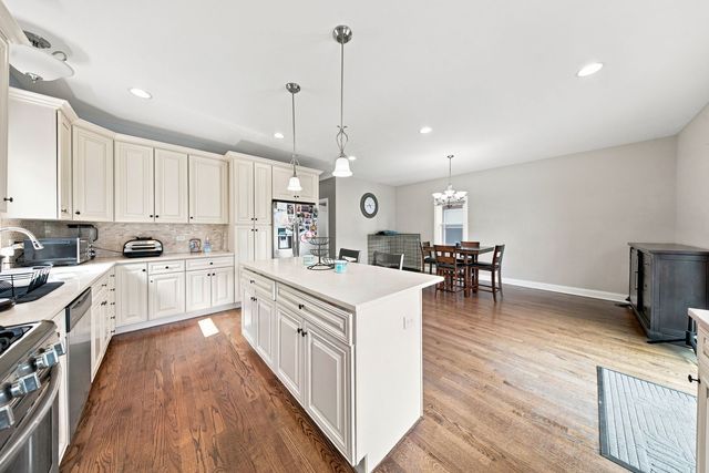 5337 W Barry Avenue, Chicago, IL 60641