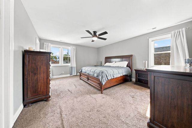 5337 W Barry Avenue, Chicago, IL 60641
