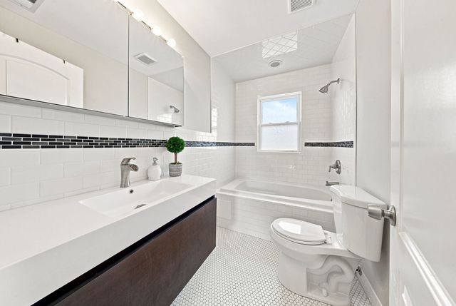 5337 W Barry Avenue, Chicago, IL 60641