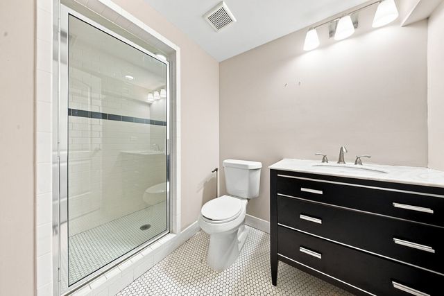 5337 W Barry Avenue, Chicago, IL 60641