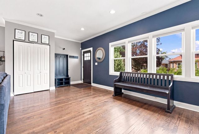 5337 W Barry Avenue, Chicago, IL 60641