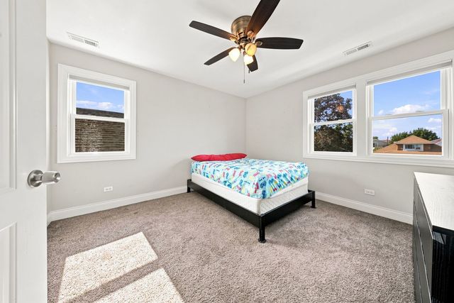 5337 W Barry Avenue, Chicago, IL 60641