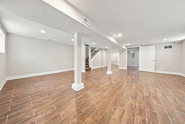 5337 W Barry Avenue, Chicago, IL 60641