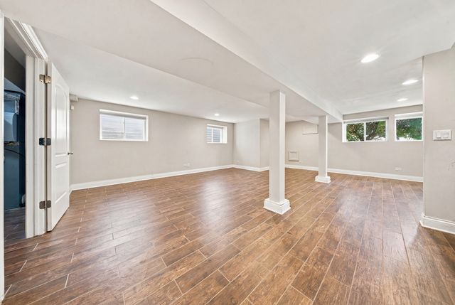 5337 W Barry Avenue, Chicago, IL 60641