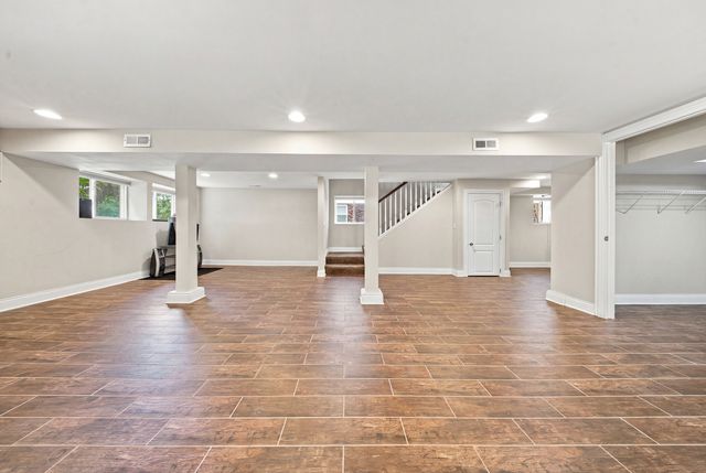 5337 W Barry Avenue, Chicago, IL 60641