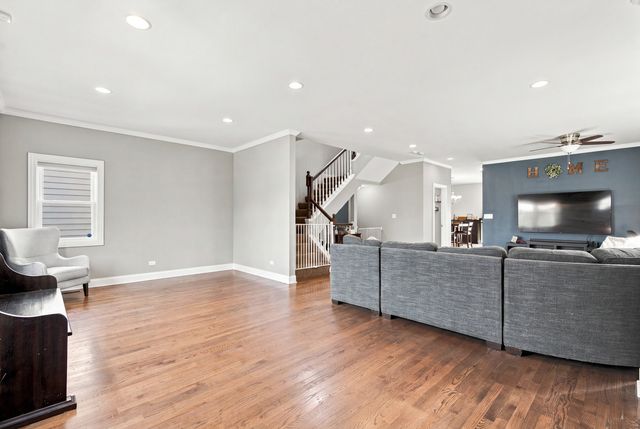 5337 W Barry Avenue, Chicago, IL 60641