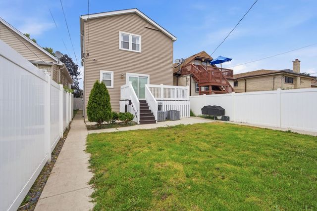 5337 W Barry Avenue, Chicago, IL 60641