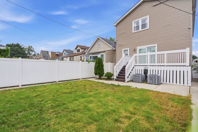 5337 W Barry Avenue, Chicago, IL 60641