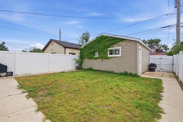 5337 W Barry Avenue, Chicago, IL 60641
