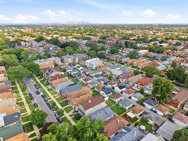 5337 W Barry Avenue, Chicago, IL 60641