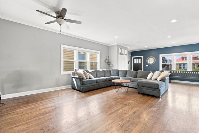 5337 W Barry Avenue, Chicago, IL 60641