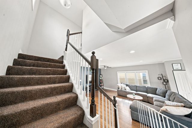 5337 W Barry Avenue, Chicago, IL 60641