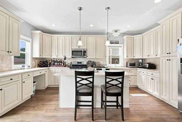 5337 W Barry Avenue, Chicago, IL 60641