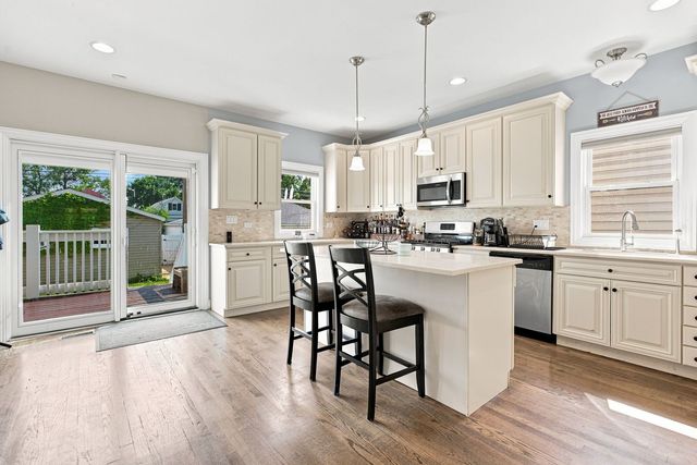 5337 W Barry Avenue, Chicago, IL 60641