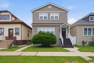 5337 W Barry Avenue, Chicago, IL 60641