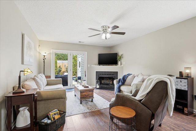 502 W Calhoun Crossing Court, Spartanburg, SC 29307