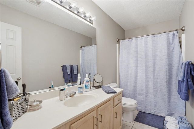 502 W Calhoun Crossing Court, Spartanburg, SC 29307