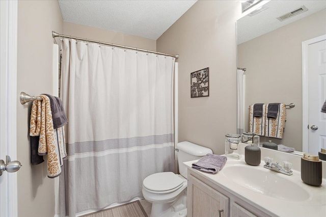 502 W Calhoun Crossing Court, Spartanburg, SC 29307