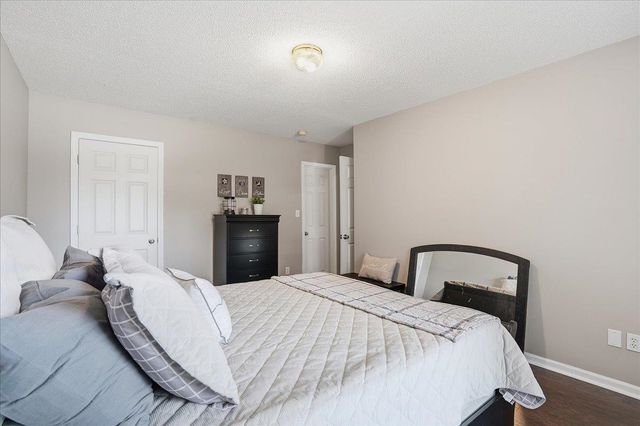 502 W Calhoun Crossing Court, Spartanburg, SC 29307