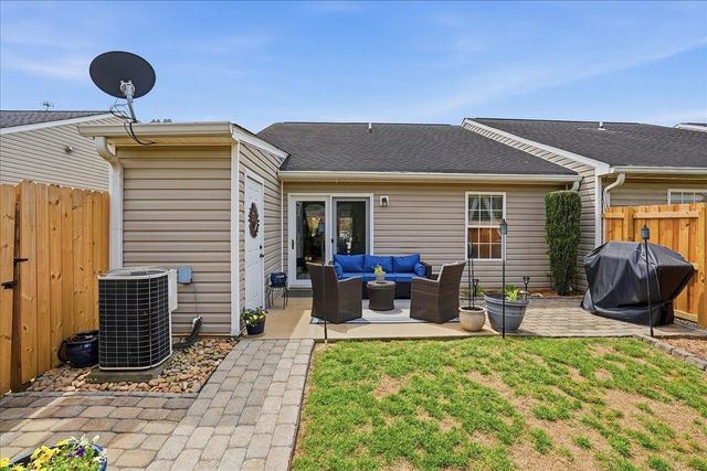 502 W Calhoun Crossing Court, Spartanburg, SC 29307