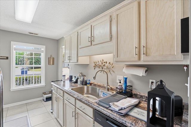 502 W Calhoun Crossing Court, Spartanburg, SC 29307