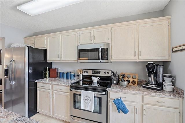 502 W Calhoun Crossing Court, Spartanburg, SC 29307