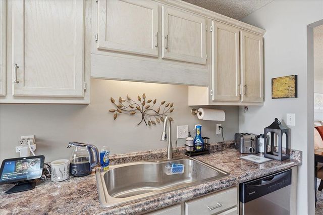 502 W Calhoun Crossing Court, Spartanburg, SC 29307