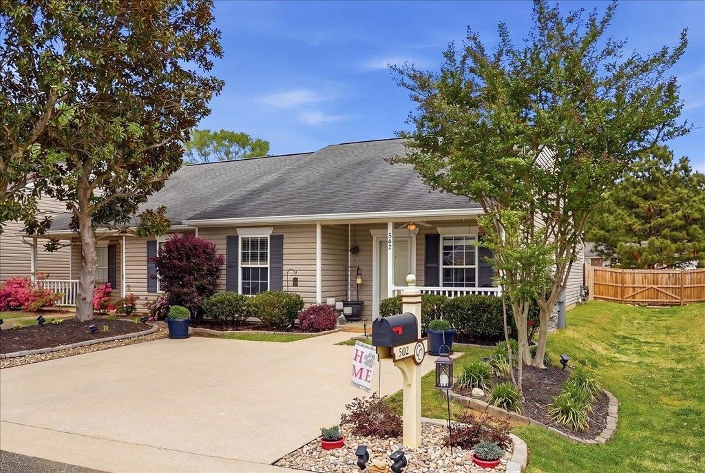 502 W Calhoun Crossing Court, Spartanburg, SC 29307
