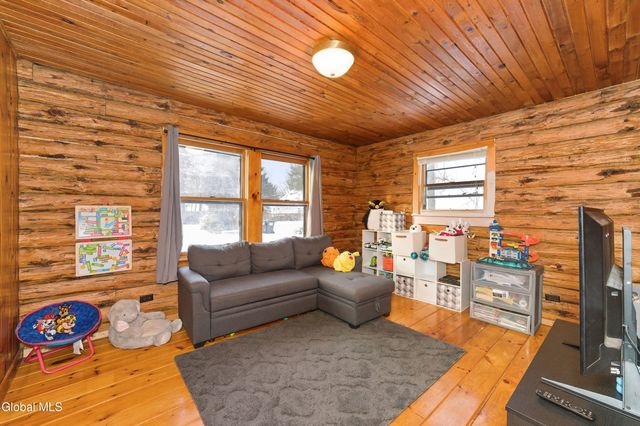 325 Belgrade Street, Schaghticoke, NY 12182