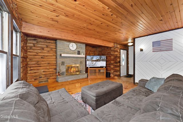 325 Belgrade Street, Schaghticoke, NY 12182