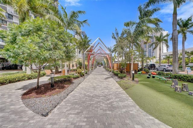 5252 NW 85th Ave 311, Doral, FL 33166