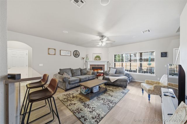 505 N Vine Street, Jenks, OK 74037