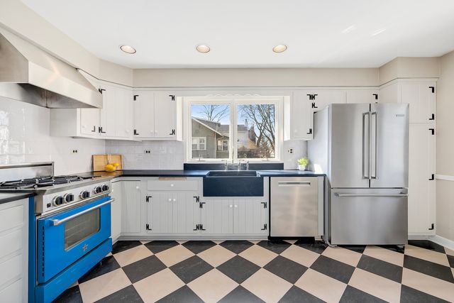 4816 Linscott Avenue, Downers Grove, IL 60515
