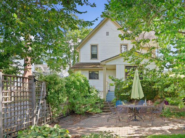 4816 Linscott Avenue, Downers Grove, IL 60515