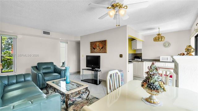1820 W 53rd St 204, Hialeah, FL 33012
