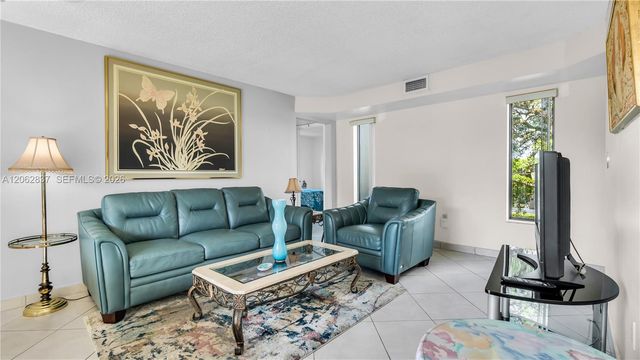 1820 W 53rd St 204, Hialeah, FL 33012
